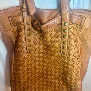 Vera Pelle gorgeous shoulder bag in tan.